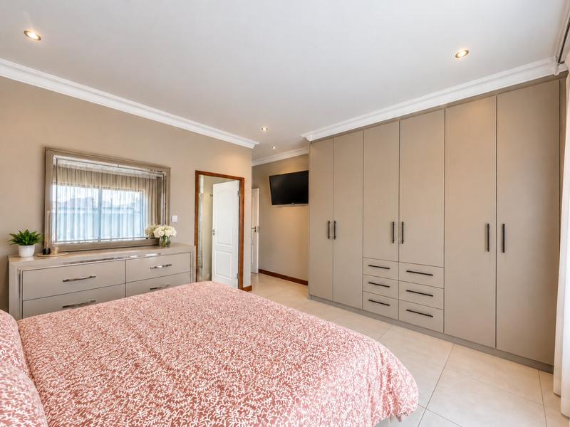 3 Bedroom Property for Sale in Gateway Manor North West
